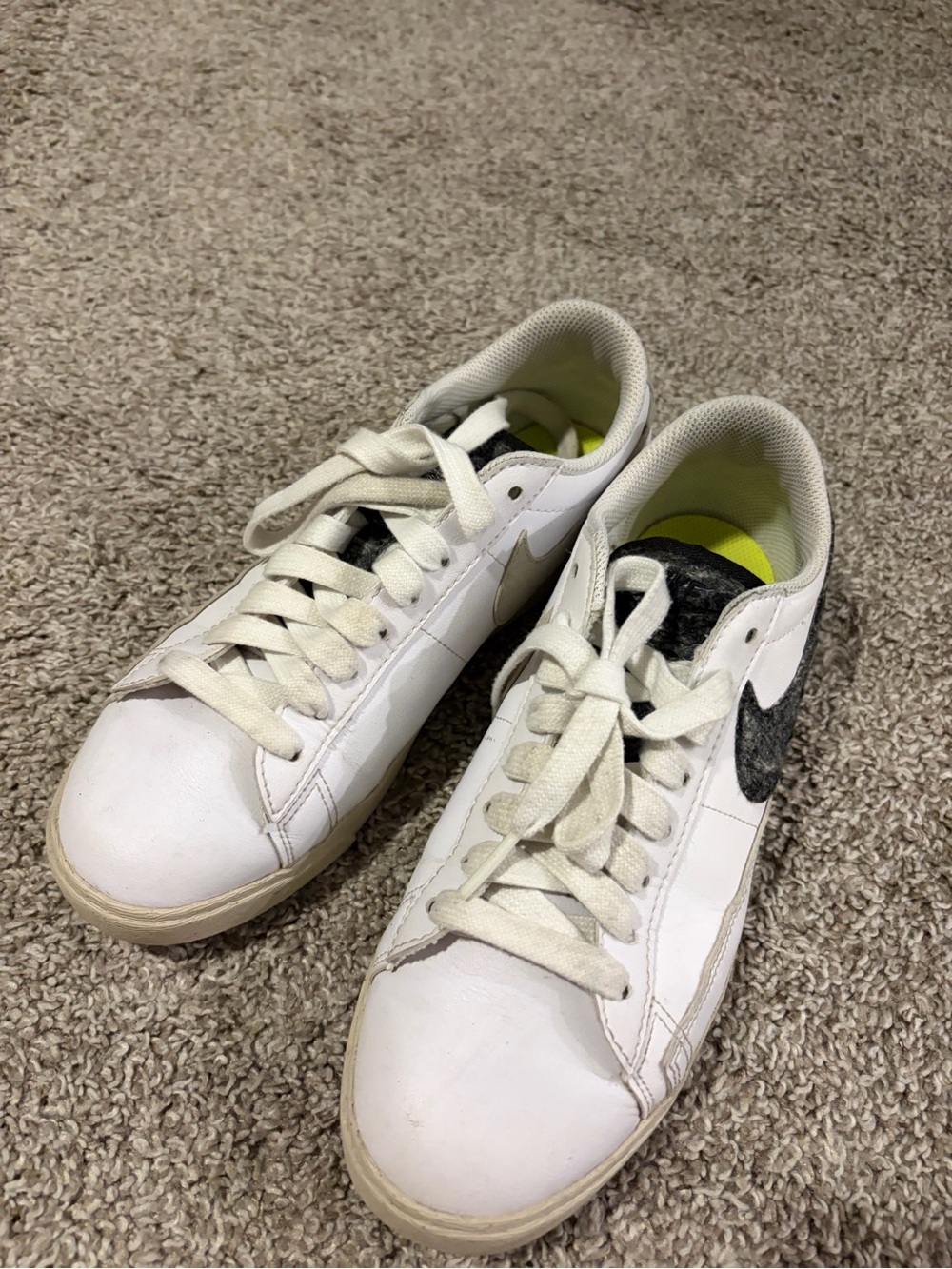 Nike Blazer Low SE Women's Size 7 Wool Pack White Black DA4934-100 - Picture 3 of 8